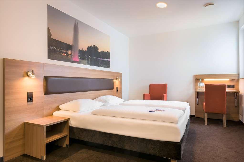 Novum Hotel Bruy Штутгарт Номер фото